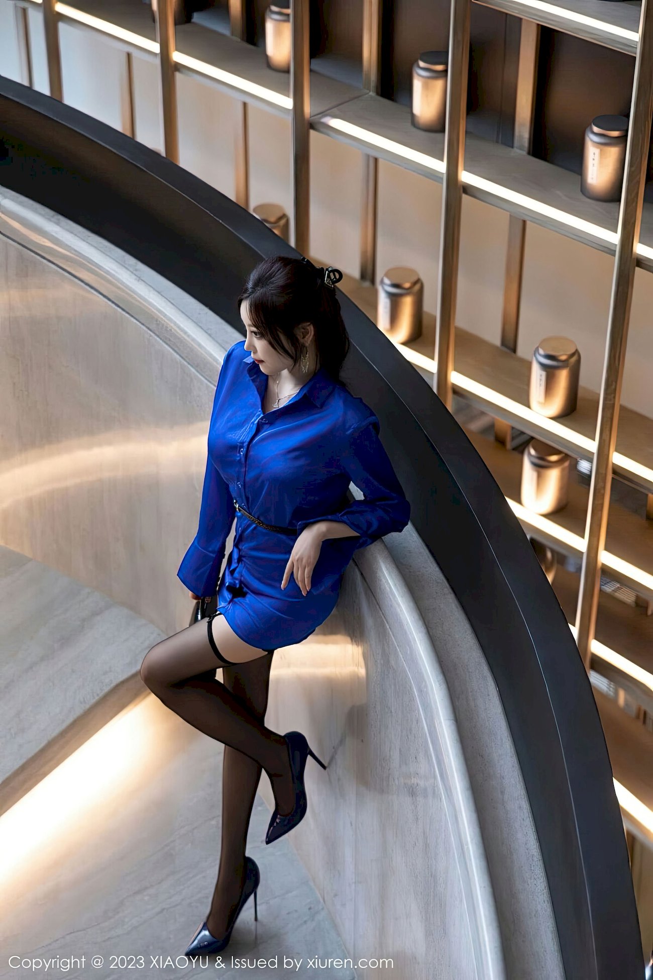 [XIAOYU语画界] Vol.1018 杨晨晨 – 蓝色服饰+魅惑黑丝性感写真-小乔阁