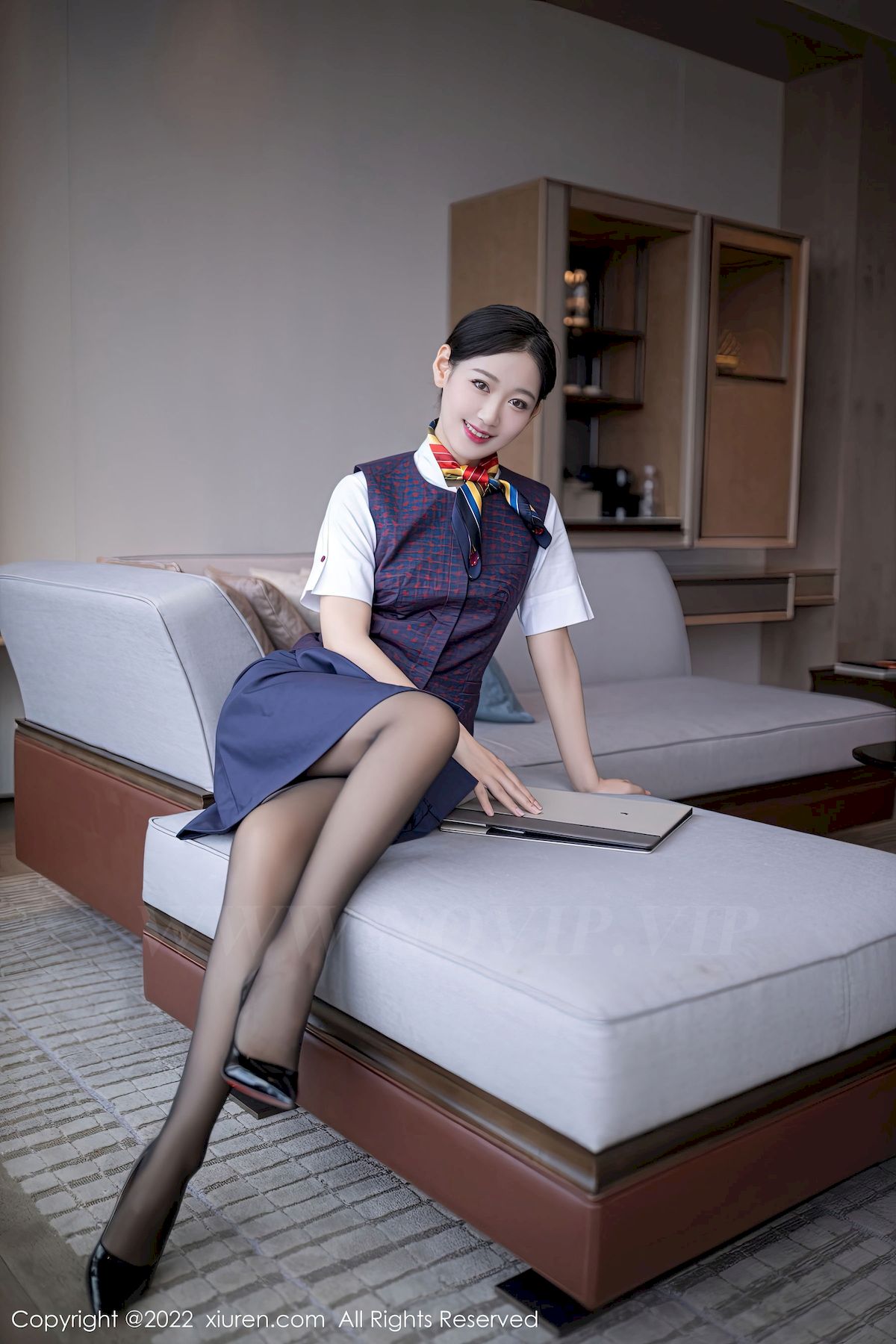 [秀人XiuRen] No.5922 模特唐安琪 – 空姐制服+应酬主题北京旅拍-小乔阁