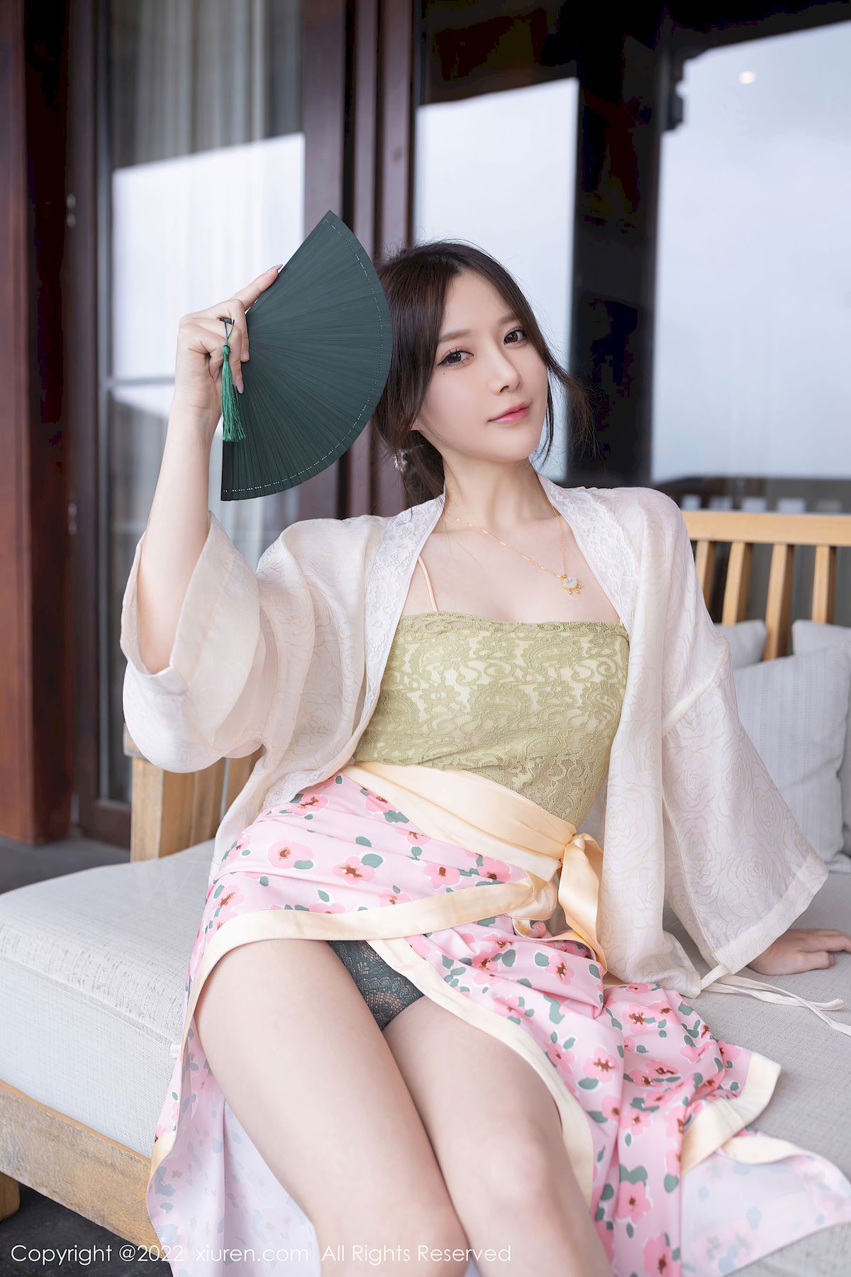 [秀人XiuRen] No.5130 模特鱼子酱Fish – 古装服饰+修长美腿云南旅拍-小乔阁