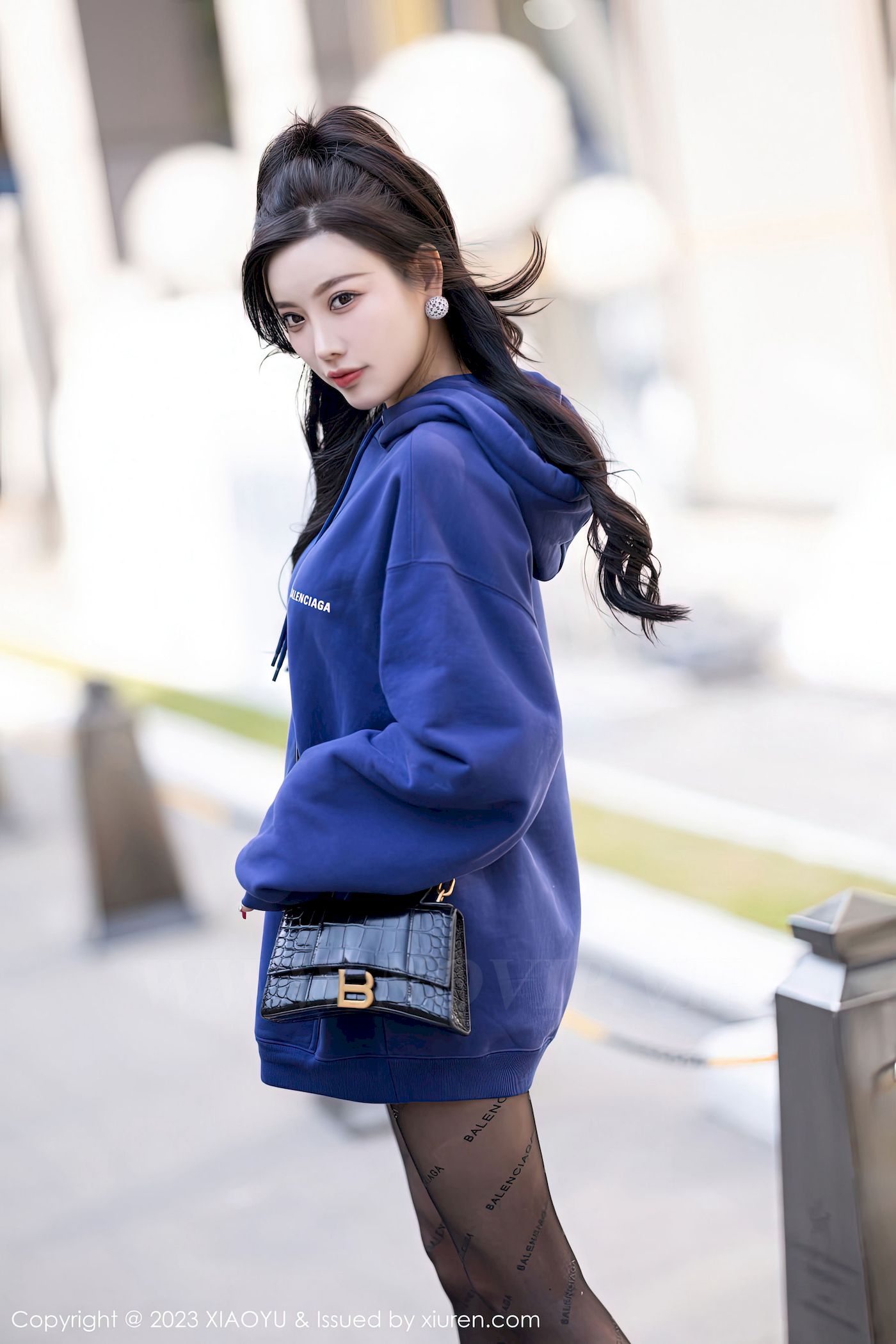 [语画界XIAOYU] Vol.946 女神杨晨晨Yome – 蓝色外套+魅惑黑丝私房写真-小乔阁