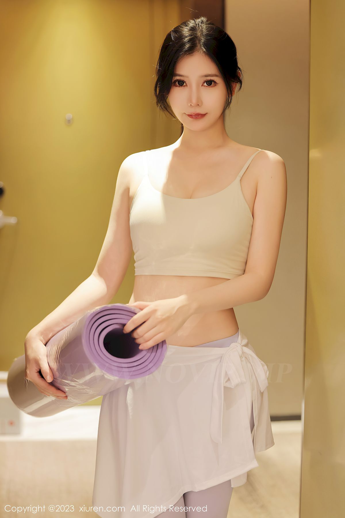 秀人网美女模特尹甜甜浅色运动服饰洁白肤色广州旅拍-御萝部落-小乔阁