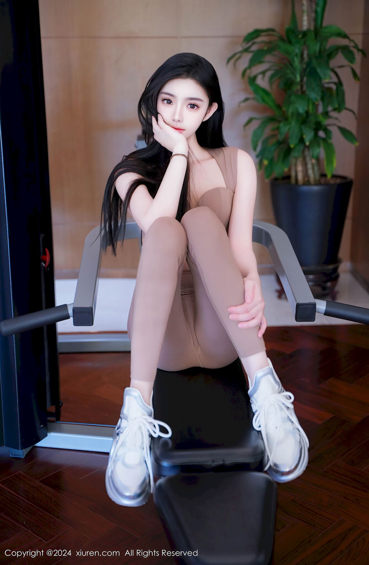 秀人网新人模特龙雪儿棕红色瑜伽紧身服饰性感写真-御萝部落-小乔阁
