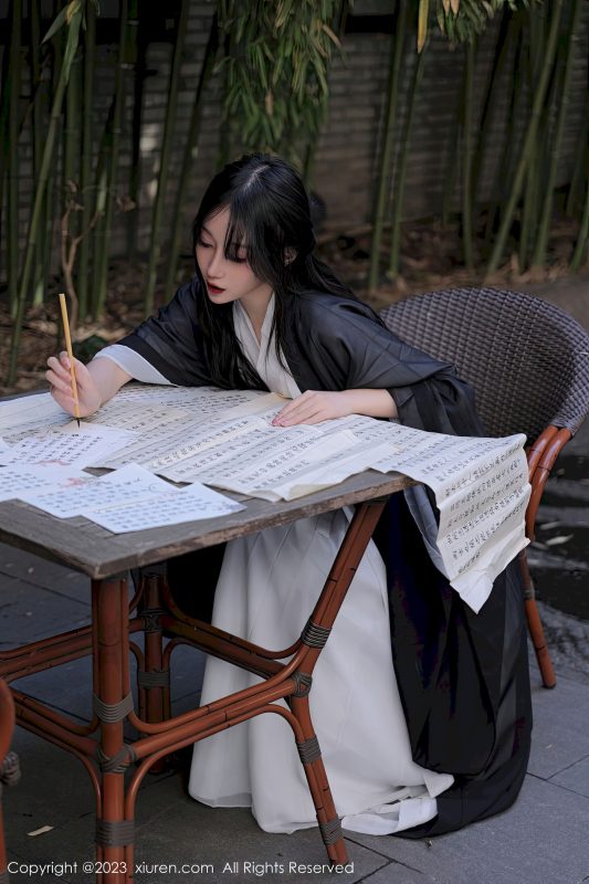 [秀人XiuRen] No.6094 玥儿玥er – 白色古装+曼妙娇躯海南旅拍-小乔阁