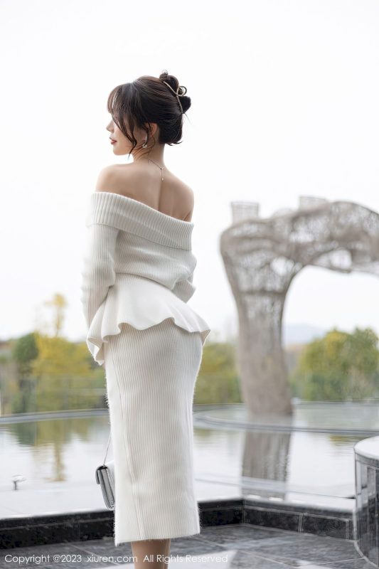 [秀人XiuRen] No.6132 女神徐莉芝Booty – 露肩连衣长裙+原色丝袜性感写真-小乔阁
