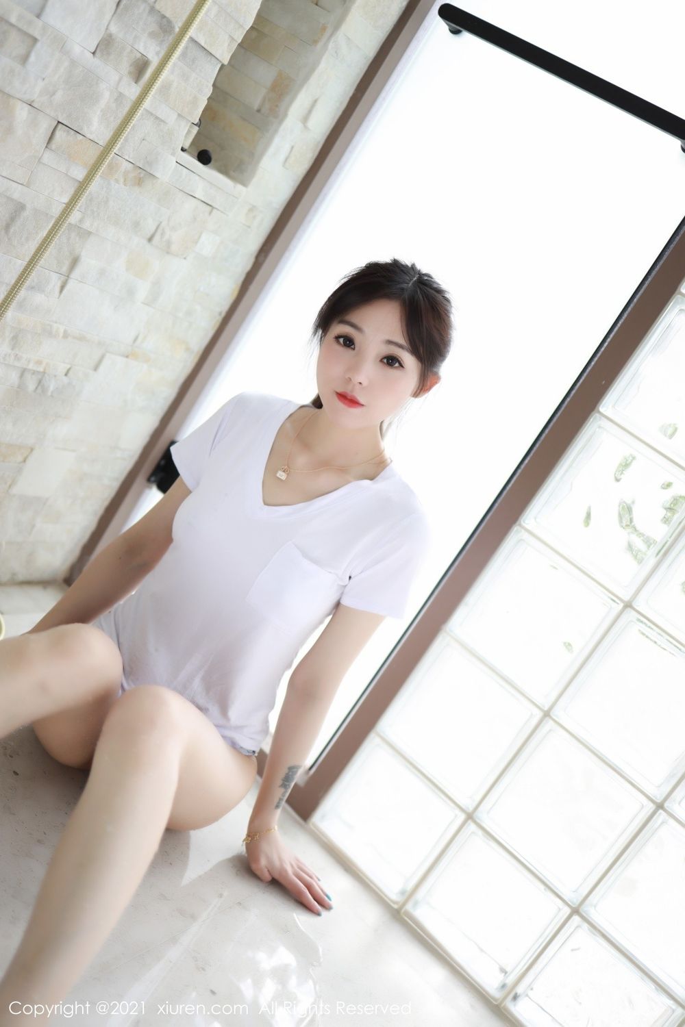 秀人网美女模特佘贝拉bella运动装与浴室系列西双版纳旅拍-御萝部落-小乔阁