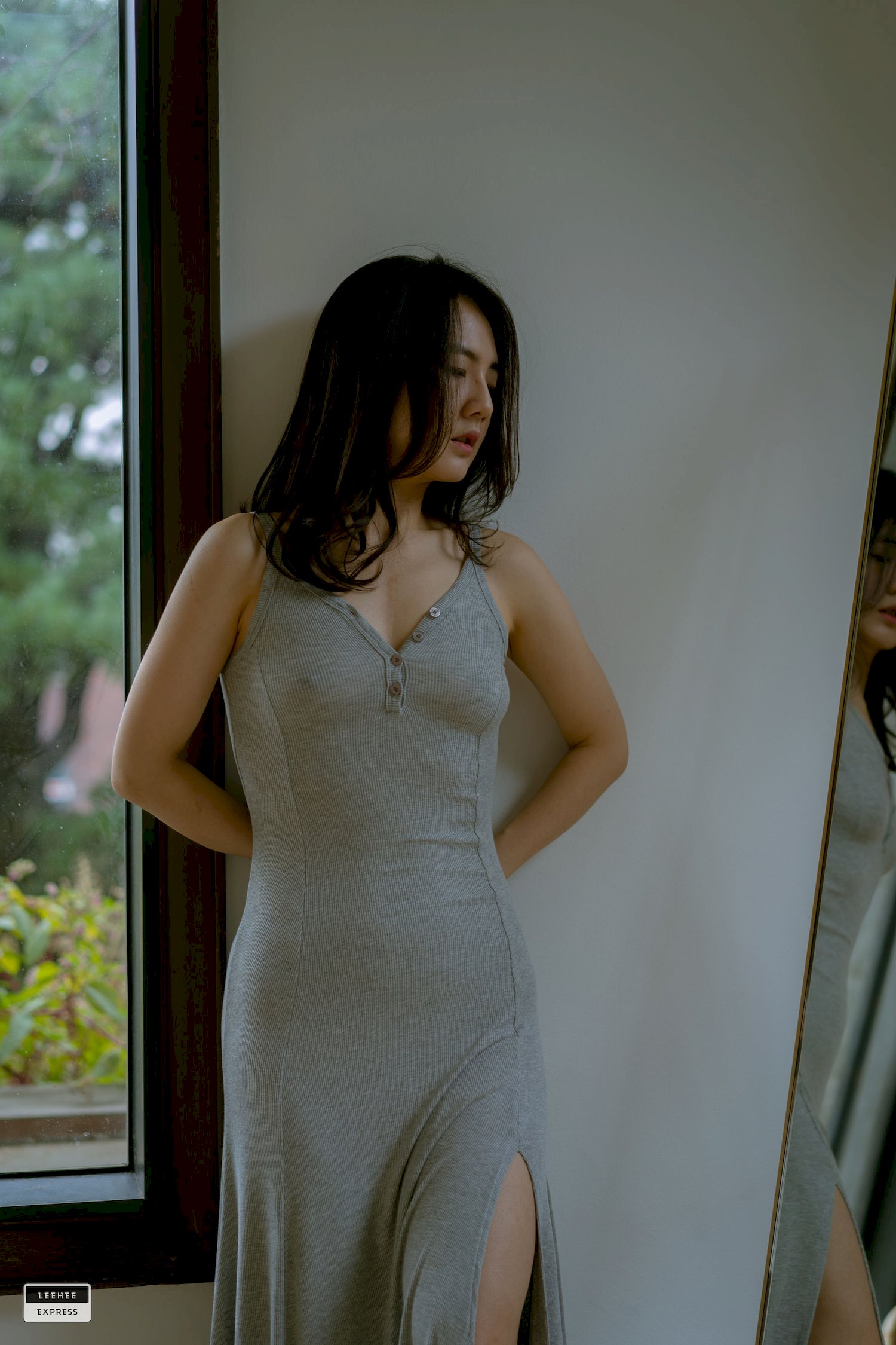 LEEHEE EXPRESS美女Ray毛衣长裙显姣好身材写真-小乔阁