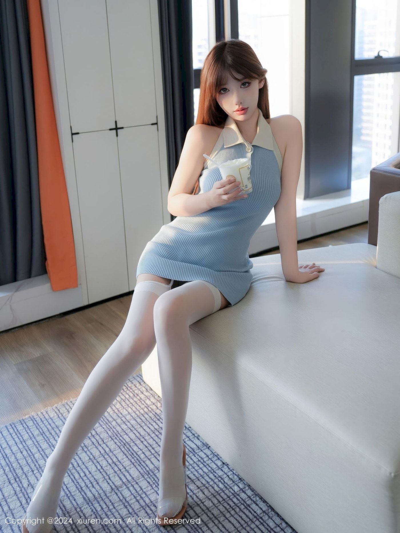 图片[7]-[XiuRen秀人网] No.9458 新人李金金 – 蓝色短裙+白色丝袜首套写真-小乔阁