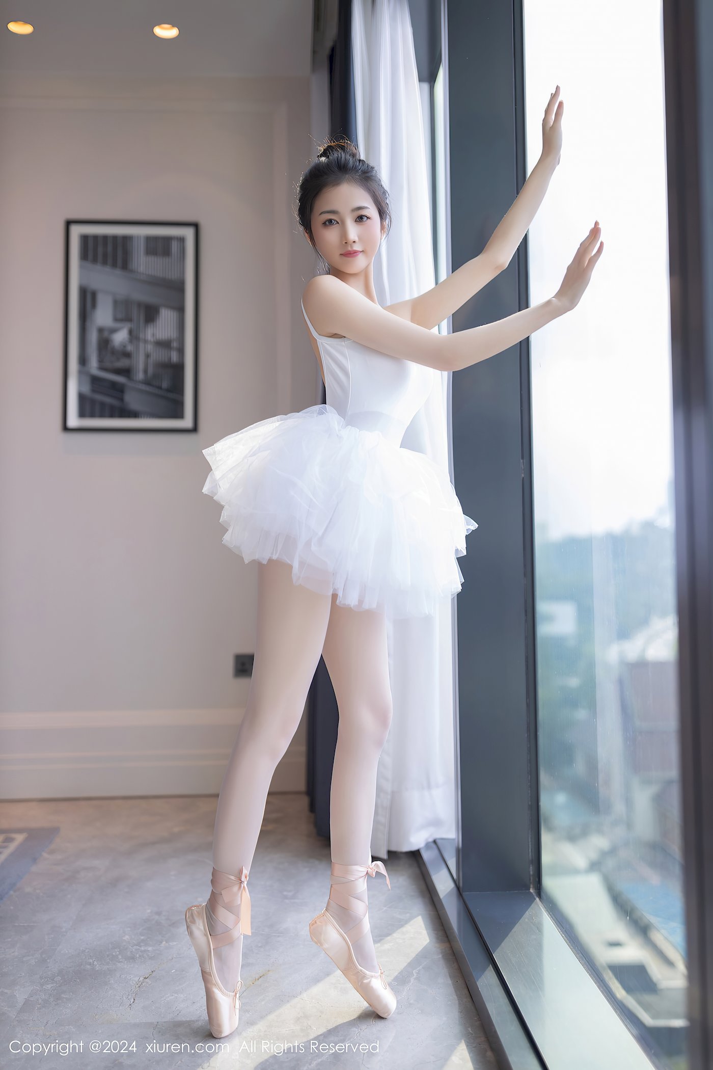 秀人网新人模特鱼尾fish白色芭蕾服搭配白色丝袜性感写真-小乔阁