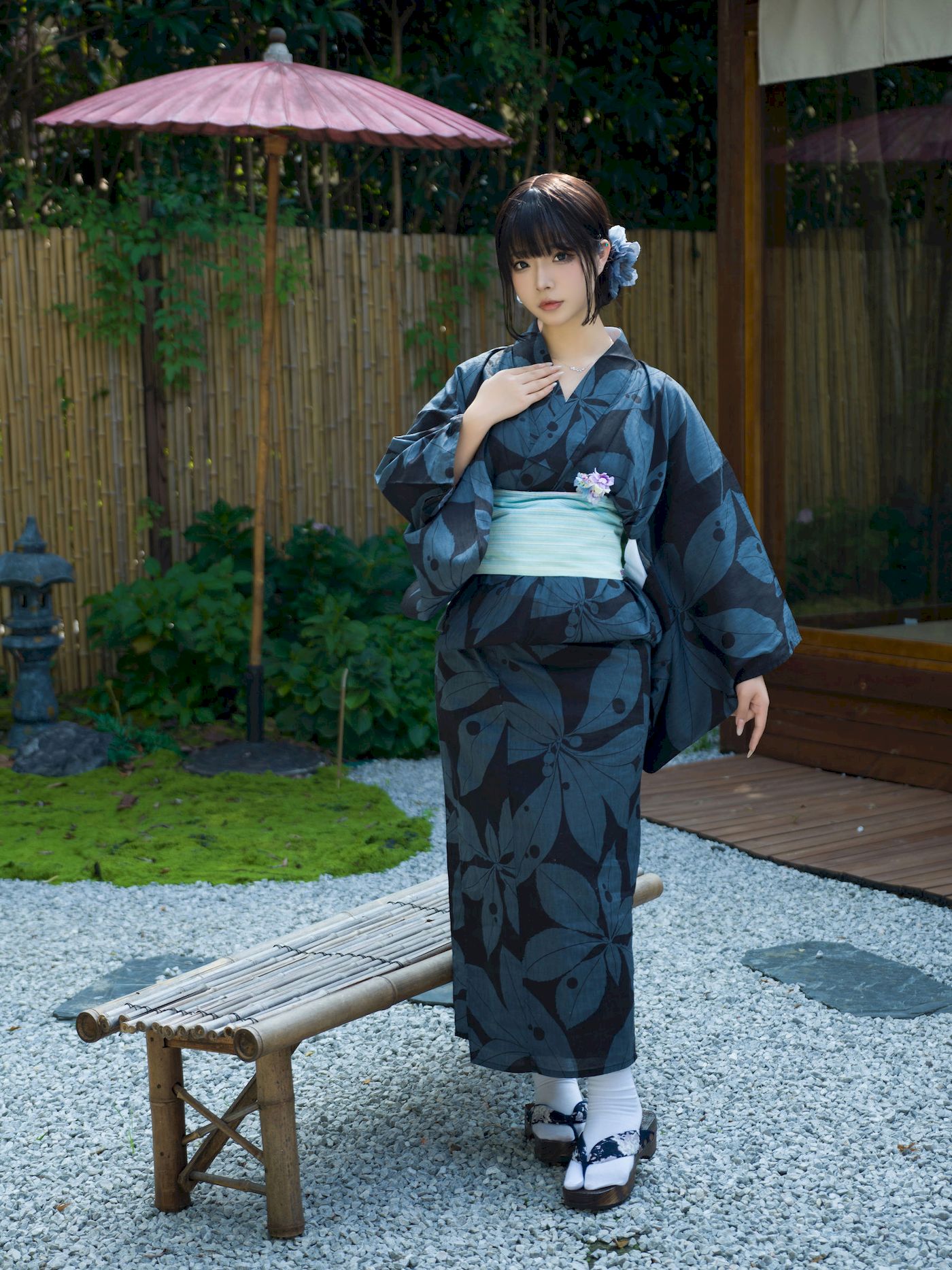 网络美女yuuhui玉汇深色和服庭院里的宠儿写真-小乔阁