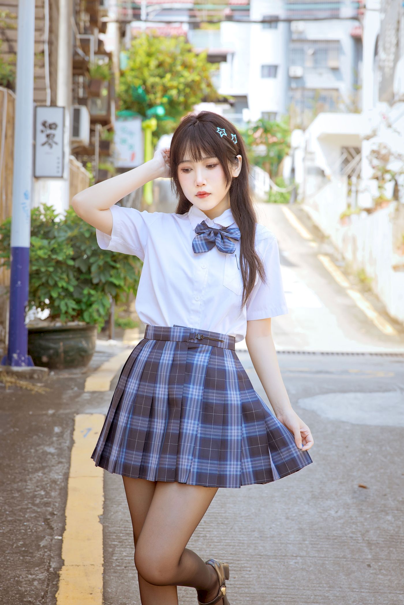 不呆猫身穿学生装JK制服搭配黑丝美腿妩媚写真-小乔阁