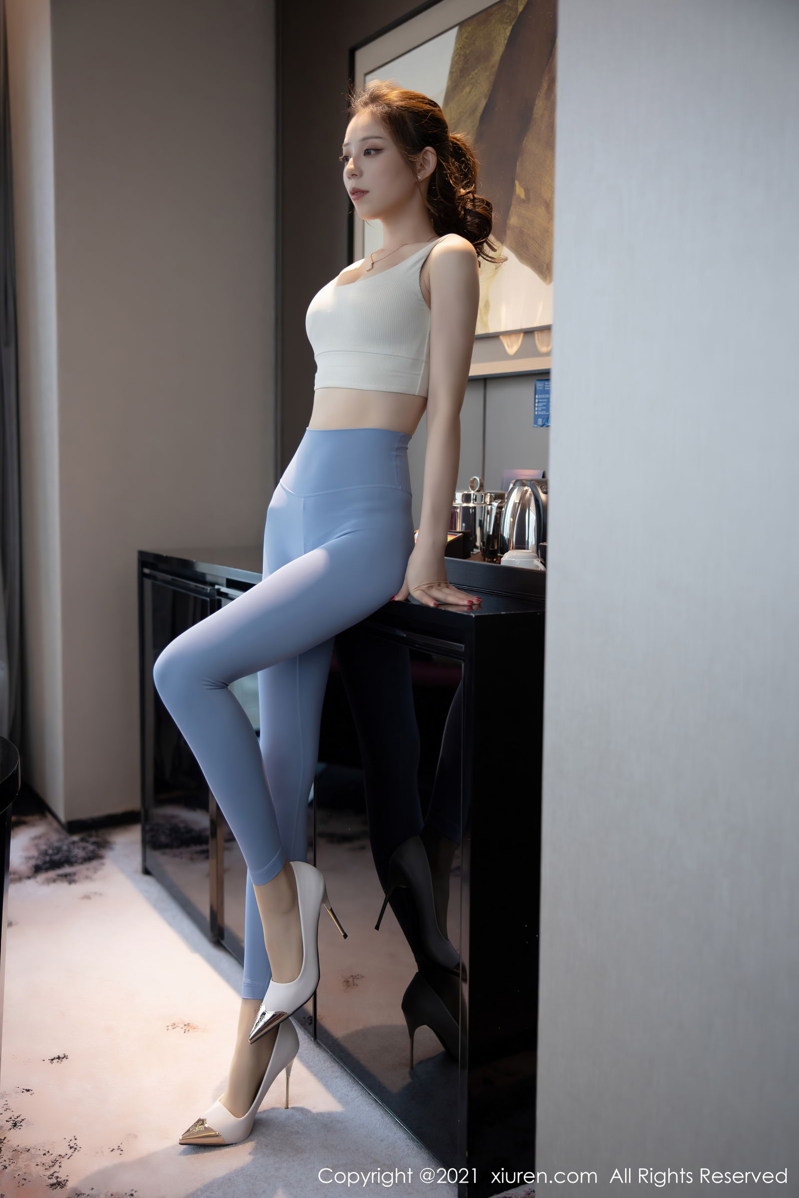秀人网美女模特言沫超紧身运动服健美身材小蛮腰主题写真-小乔阁