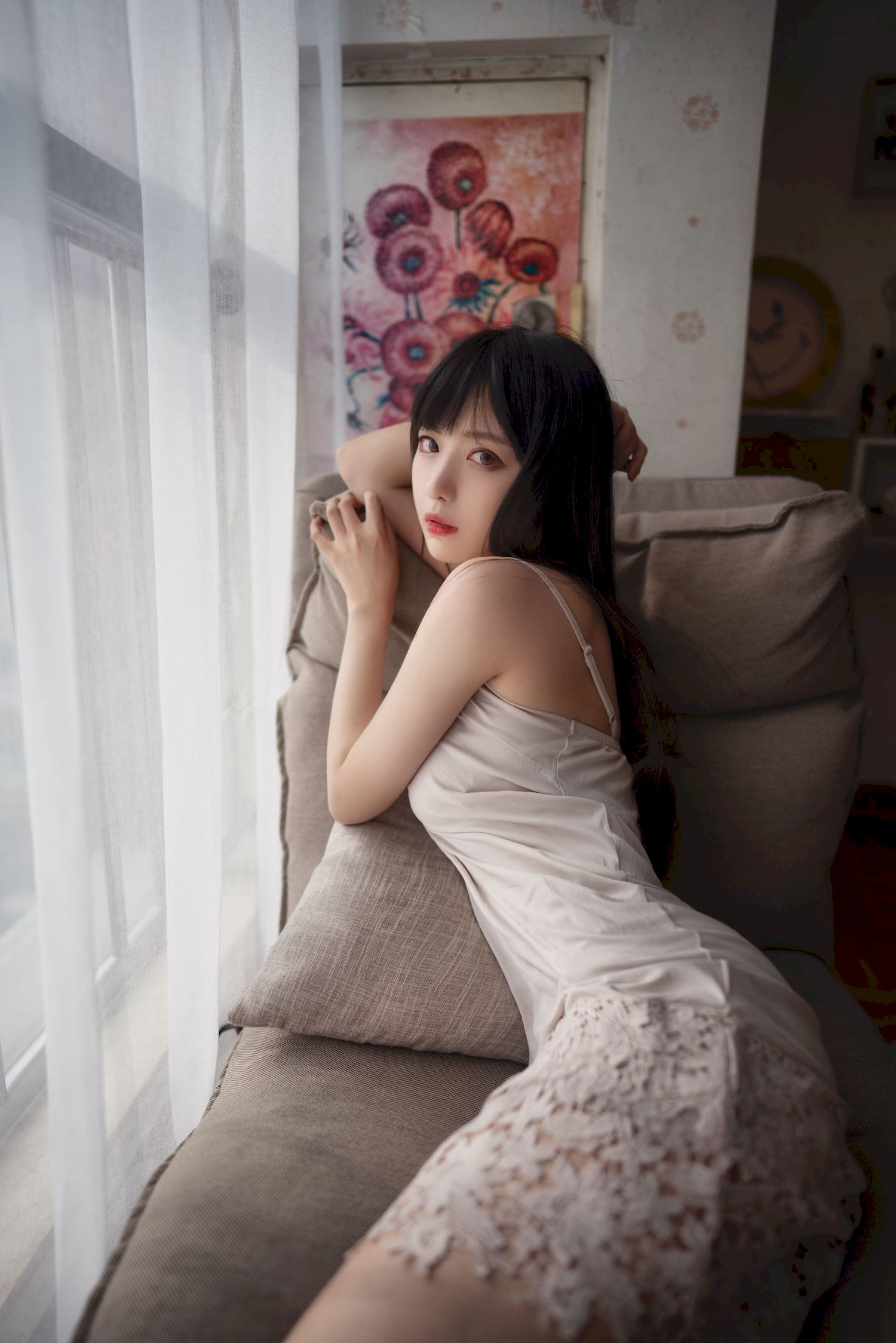长发正妹Shika小鹿鹿娇好颜值白色服饰私房写真-小乔阁