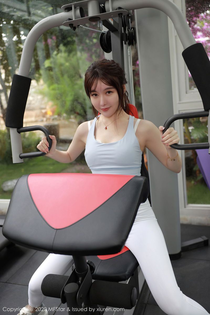 模范学院运动女神薛琪琪sandy健身房惹火身材系列大理旅拍-小乔阁