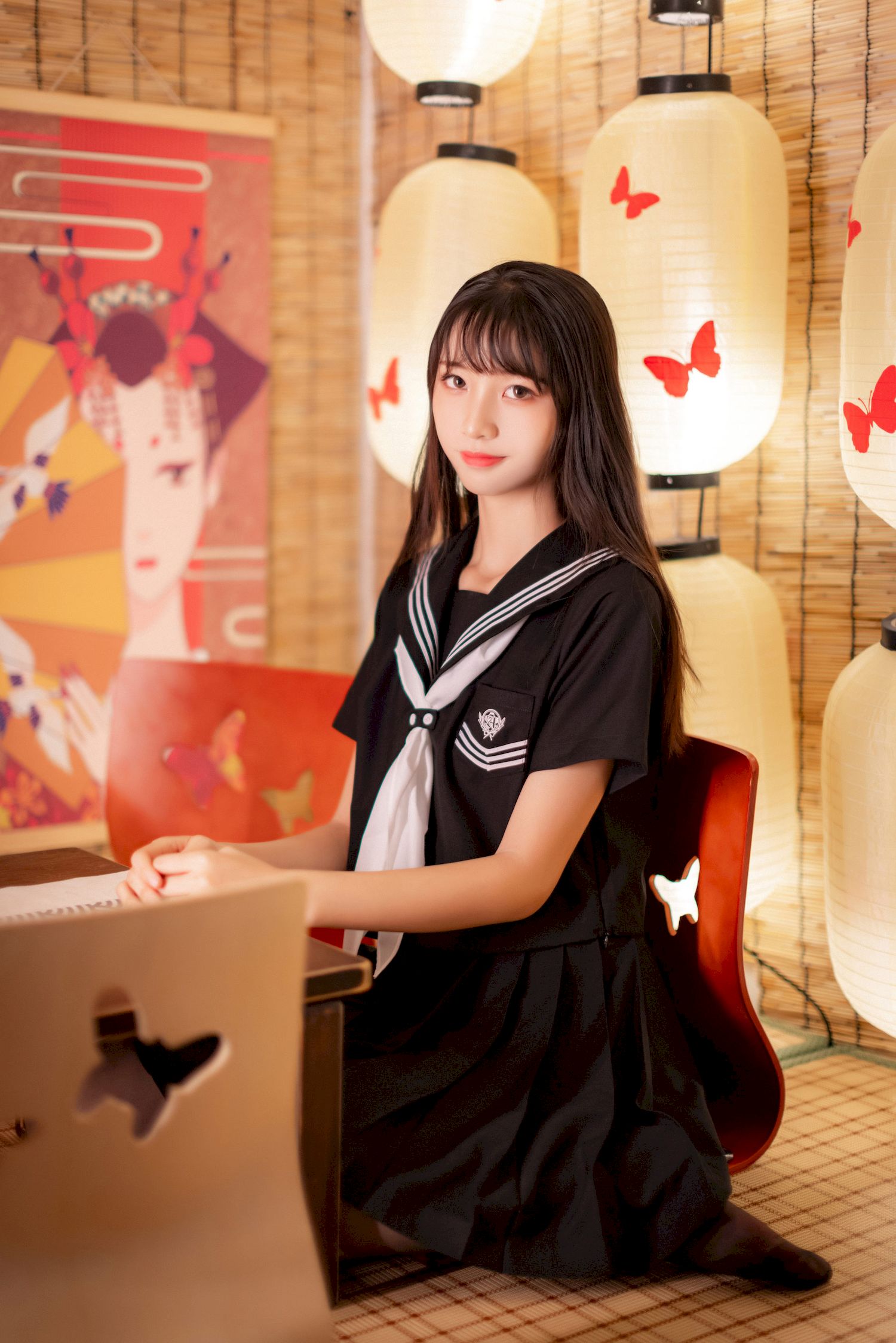 清纯妹子西呱呀呀呀JK制服搭配黑丝日系风格写真-小乔阁