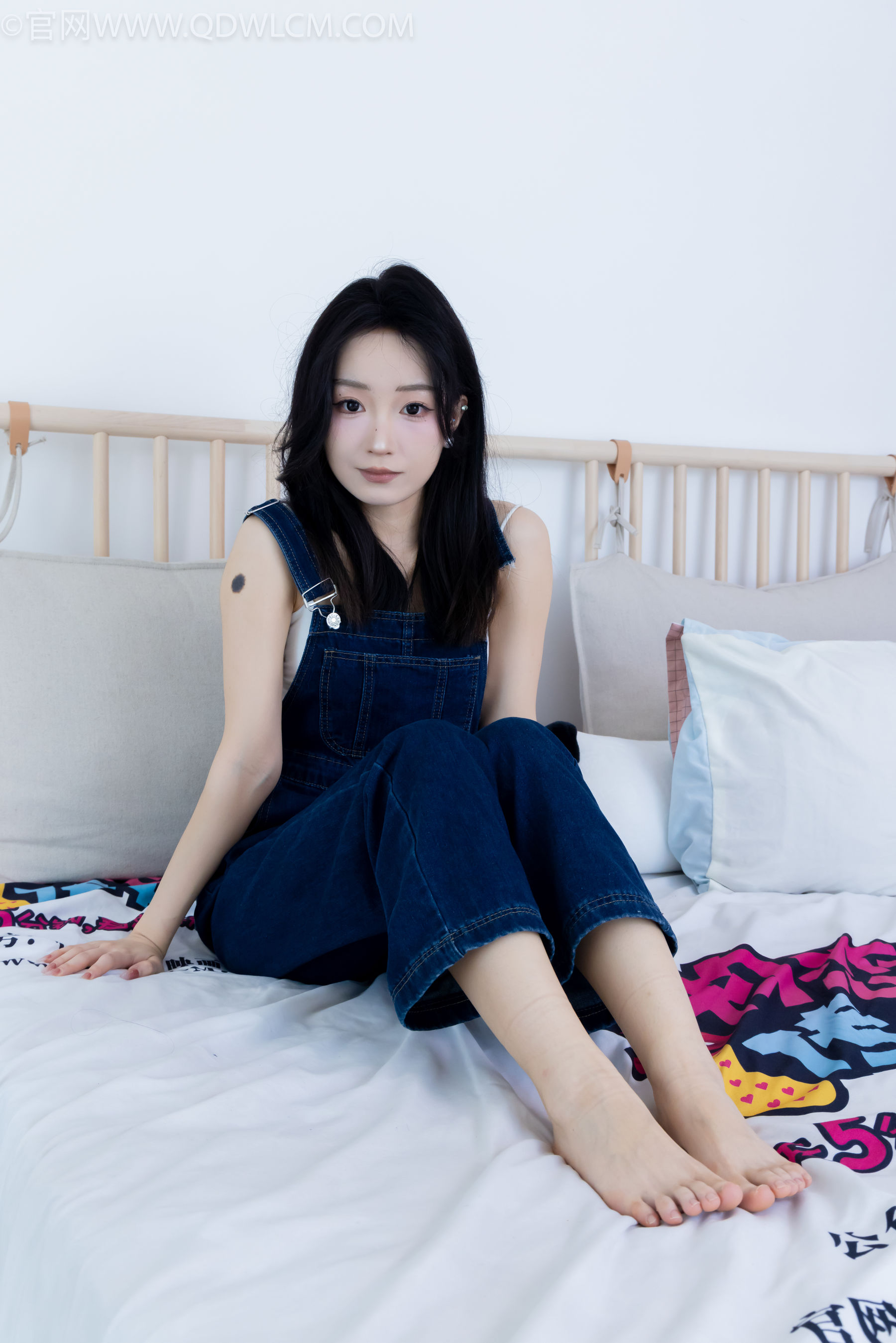 物恋传媒正妹嘟嘟牛仔背带裤居家女友视角写真-小乔阁