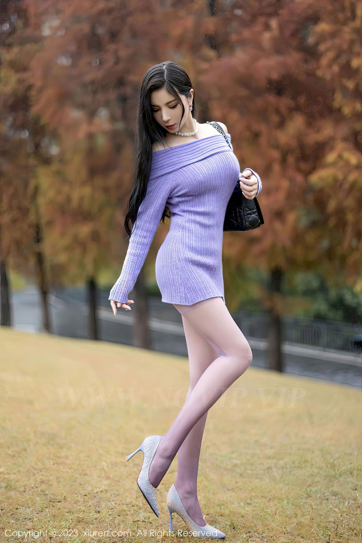 图片[2]-[XiuRen秀人网] No.6277 模特小蛮妖Yummy – 紫色长裙丝袜海南岛旅拍-小乔阁