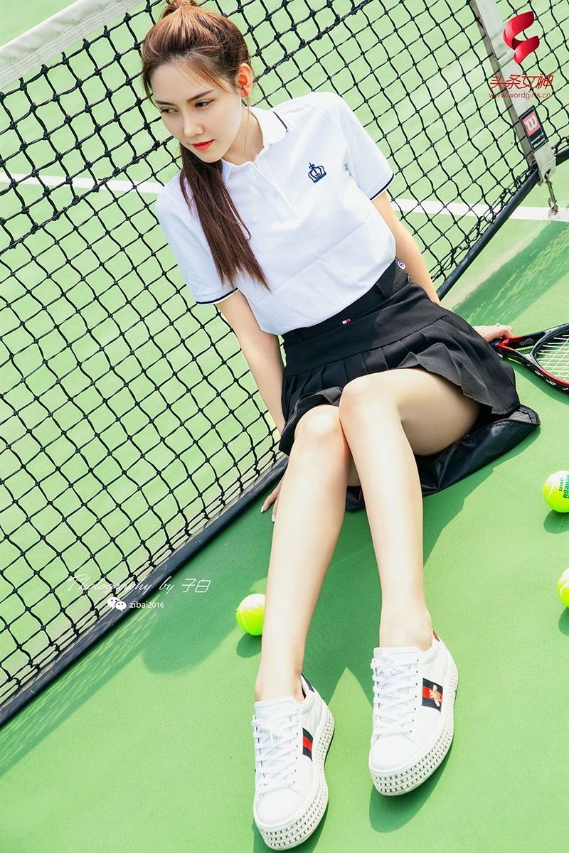 头条女神网球美少女冯雪娇SIR性感超短裙修长美腿户外写真-小乔阁