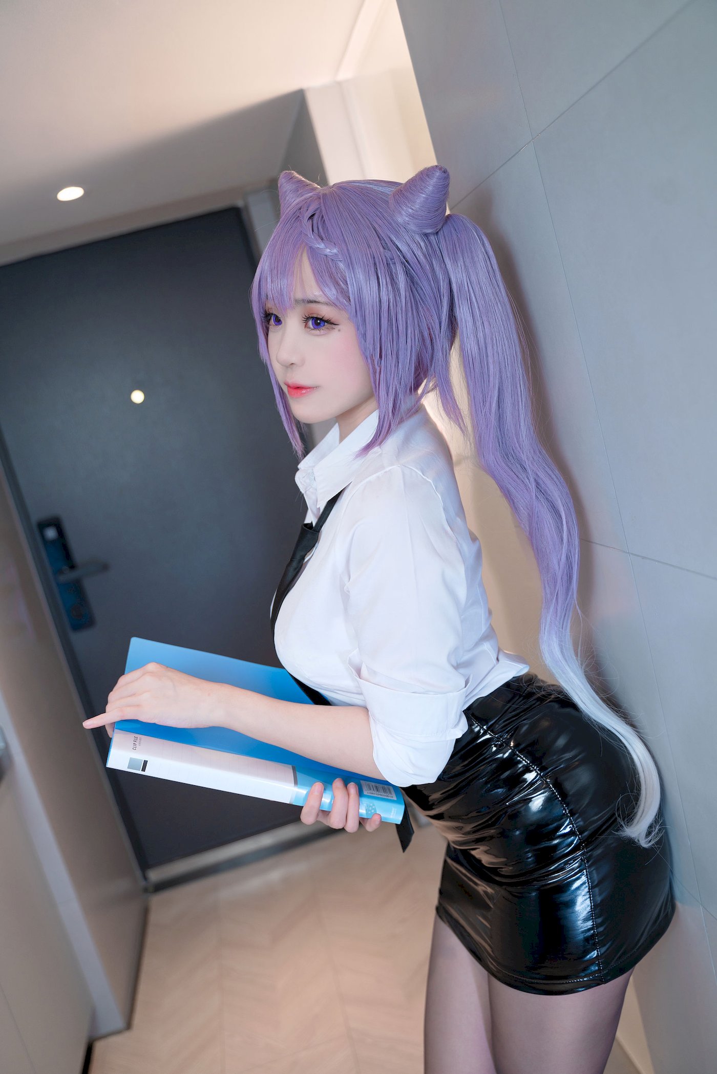 邻家少女miko酱ww黑丝美腿职场OL白领风格清纯写真-小乔阁
