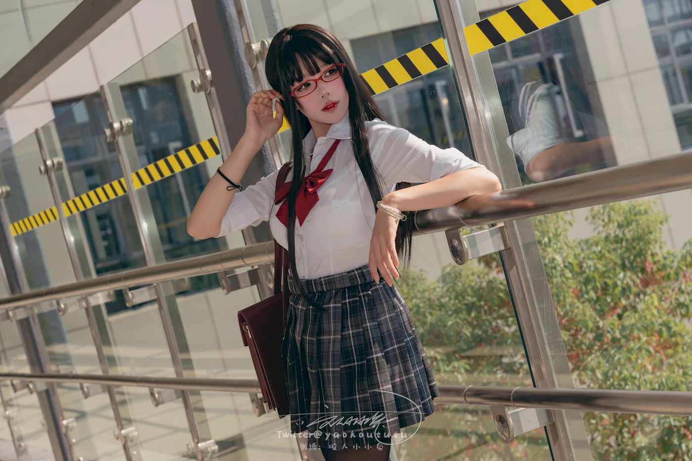 邻家小妹咬一口兔娘黑丝格子裙JK制服电车场景美图-小乔阁