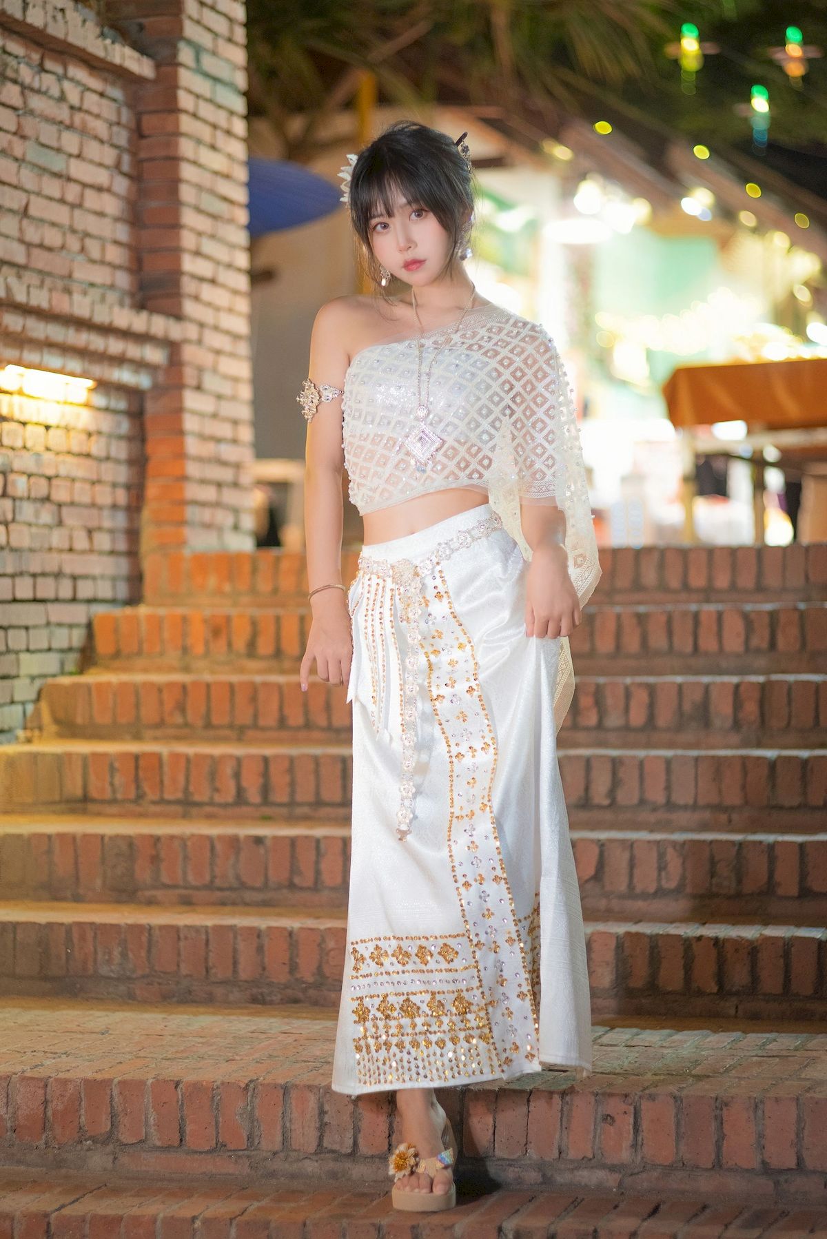 阳光美少女萌芽儿o0西双版纳傣族服饰户外甜美写真-小乔阁