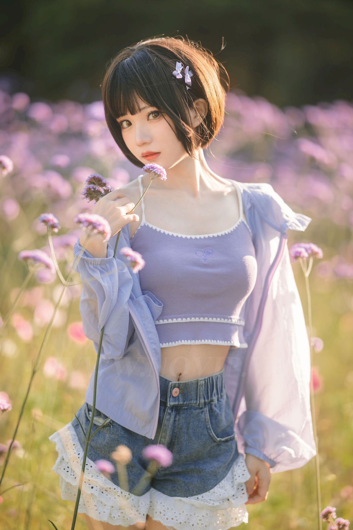 网络红人花柒Hana户外粉色花海青春阳光性感写真-小乔阁