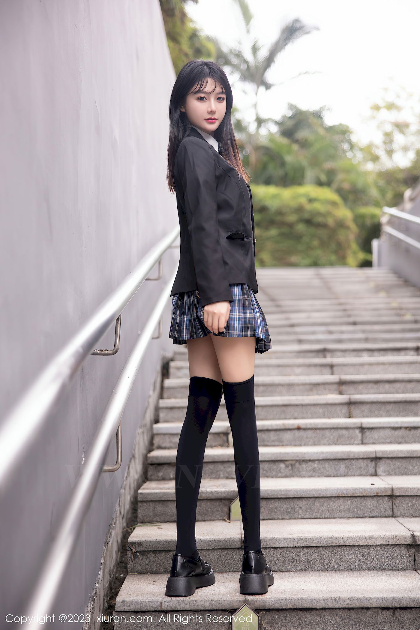 秀人网美女模特幼幼学妹制服格子裙搭配长筒袜性感写真-小乔阁