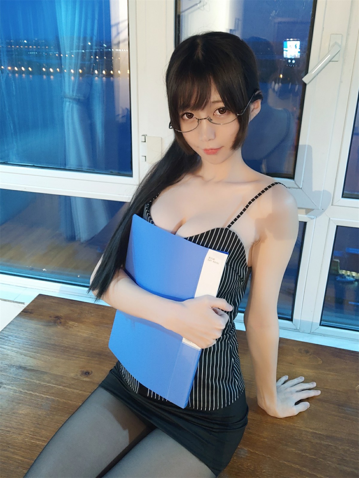 [Cosplay]NAGISA魔物喵–自摄系列 NO.001 专属秘书 – COSPLAY-小乔阁