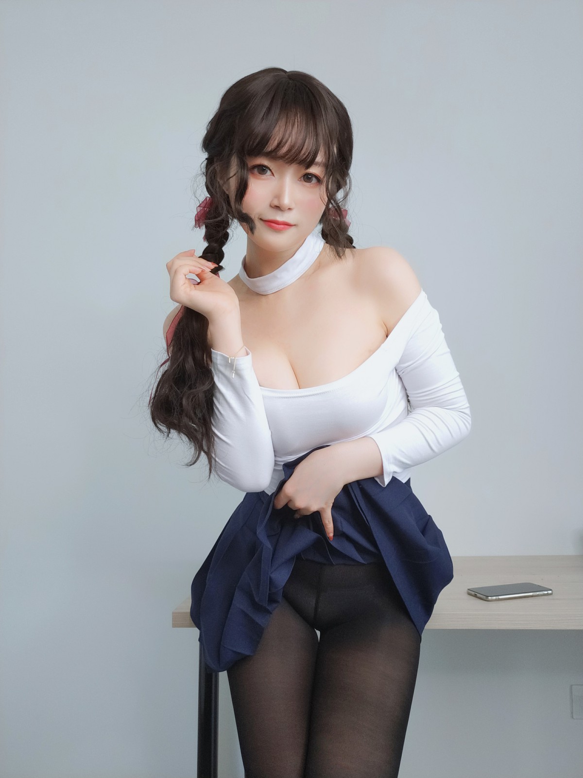 Coser小姐姐白银 – 邻家大姐姐的黑丝 – COSPLAY-小乔阁