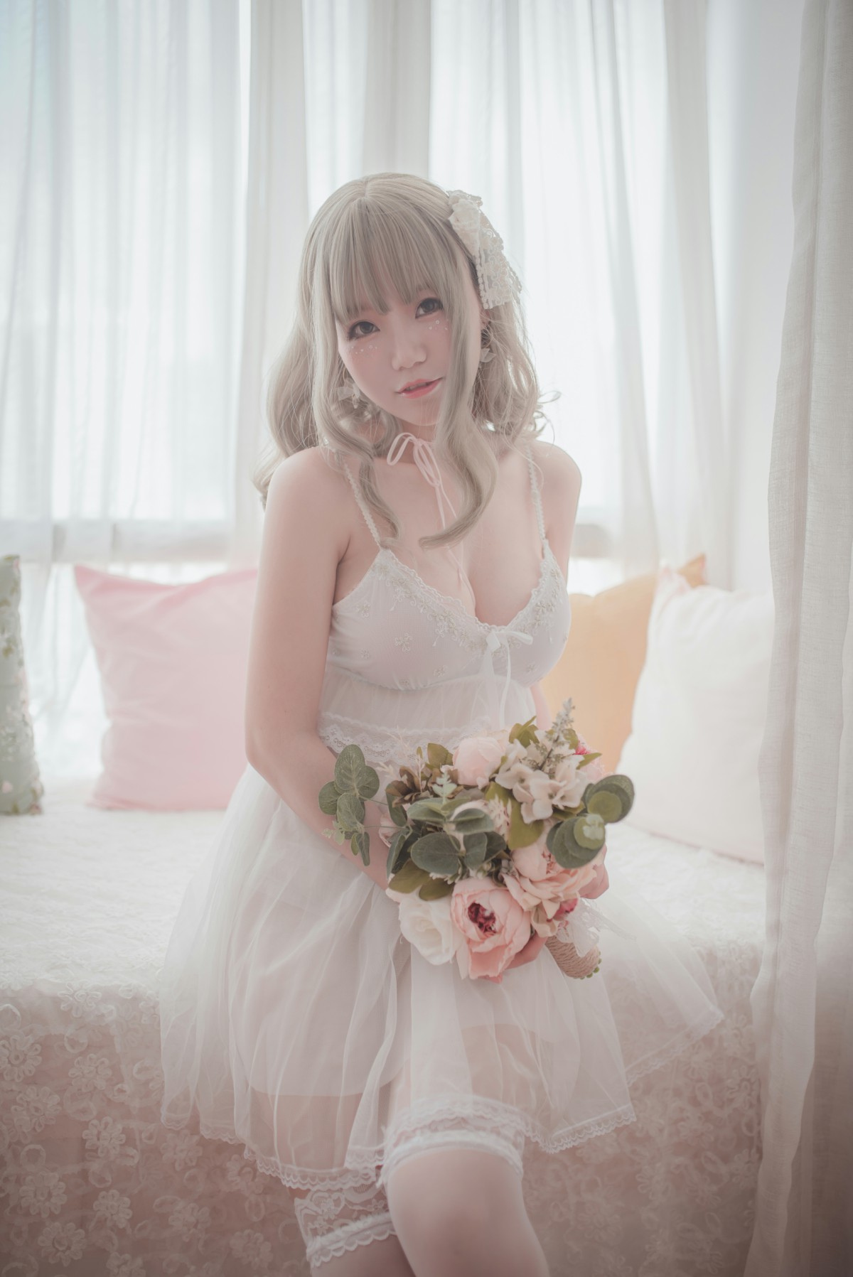 图片[6]-性感人气COSER Yoko宅夏Cos – 白色丝质连衣裙 – COSPLAY-小乔阁