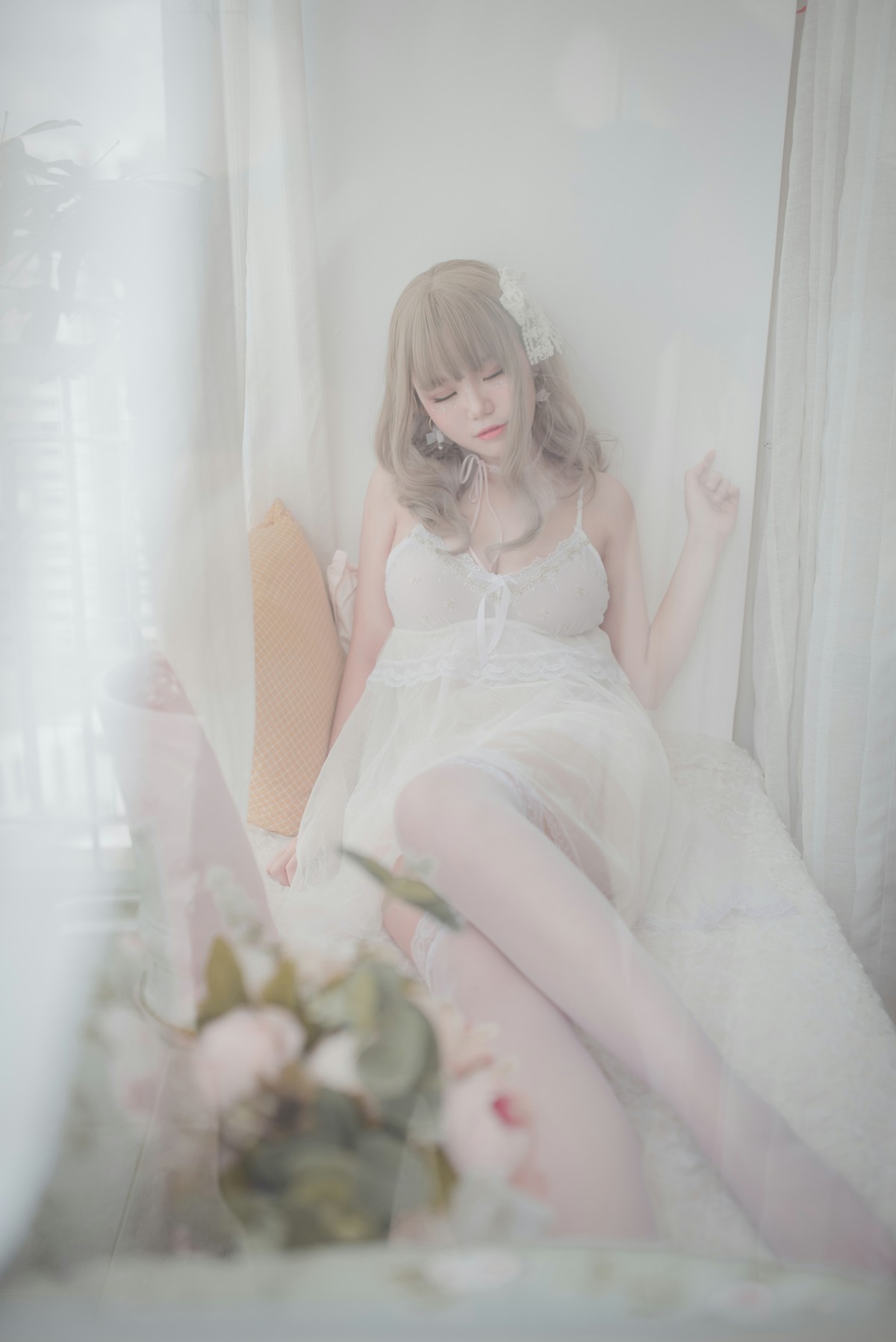 图片[8]-性感人气COSER Yoko宅夏Cos – 白色丝质连衣裙 – COSPLAY-小乔阁