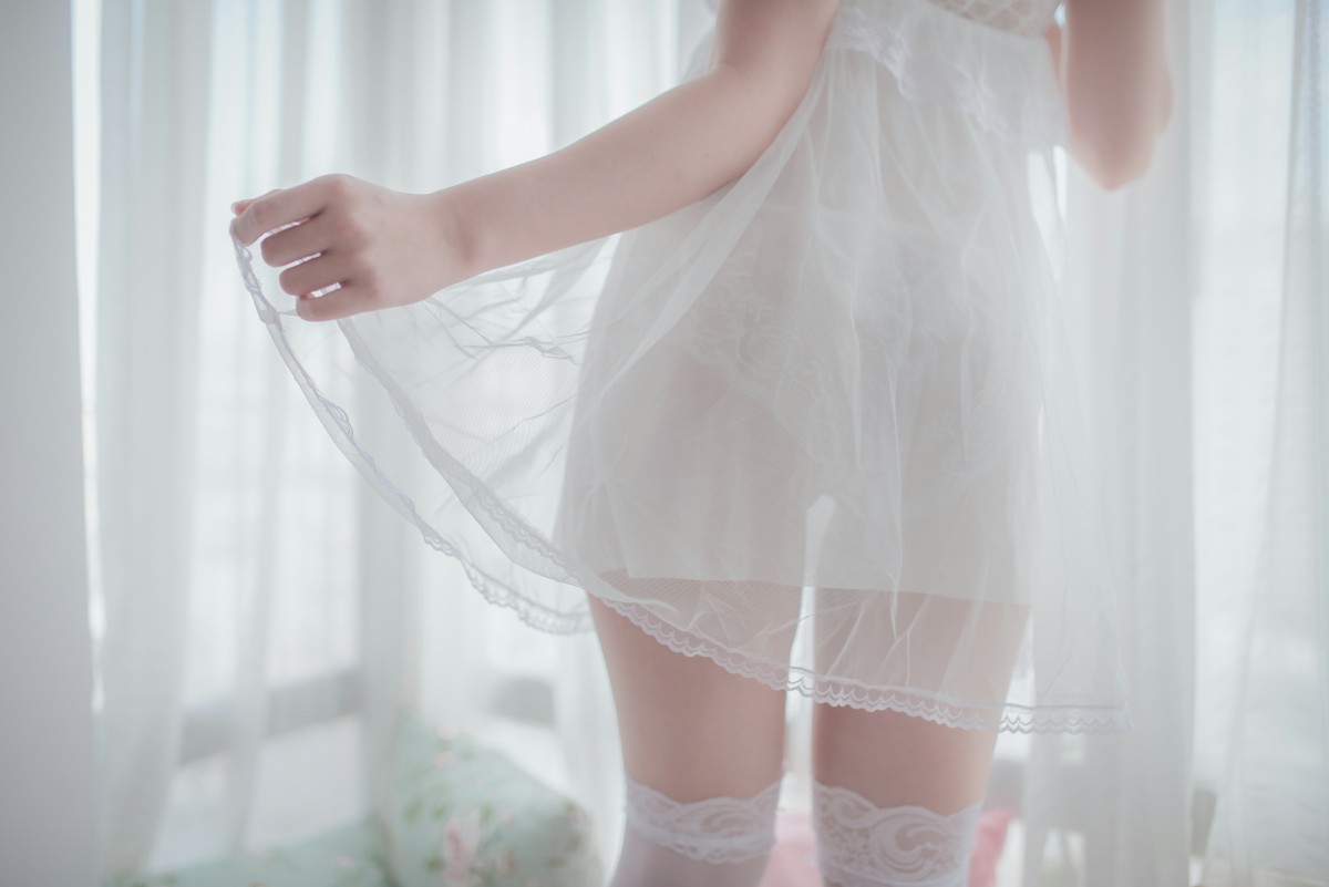 图片[15]-性感人气COSER Yoko宅夏Cos – 白色丝质连衣裙 – COSPLAY-小乔阁