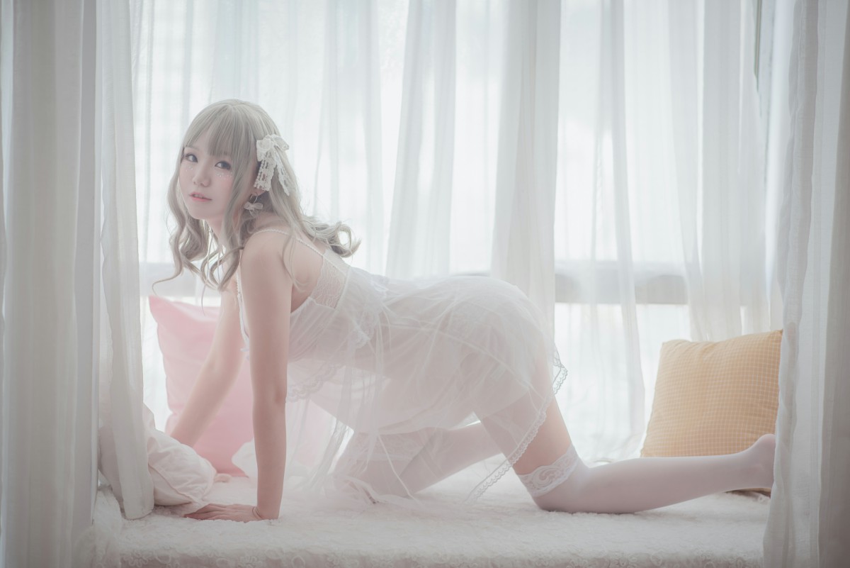 图片[19]-性感人气COSER Yoko宅夏Cos – 白色丝质连衣裙 – COSPLAY-小乔阁