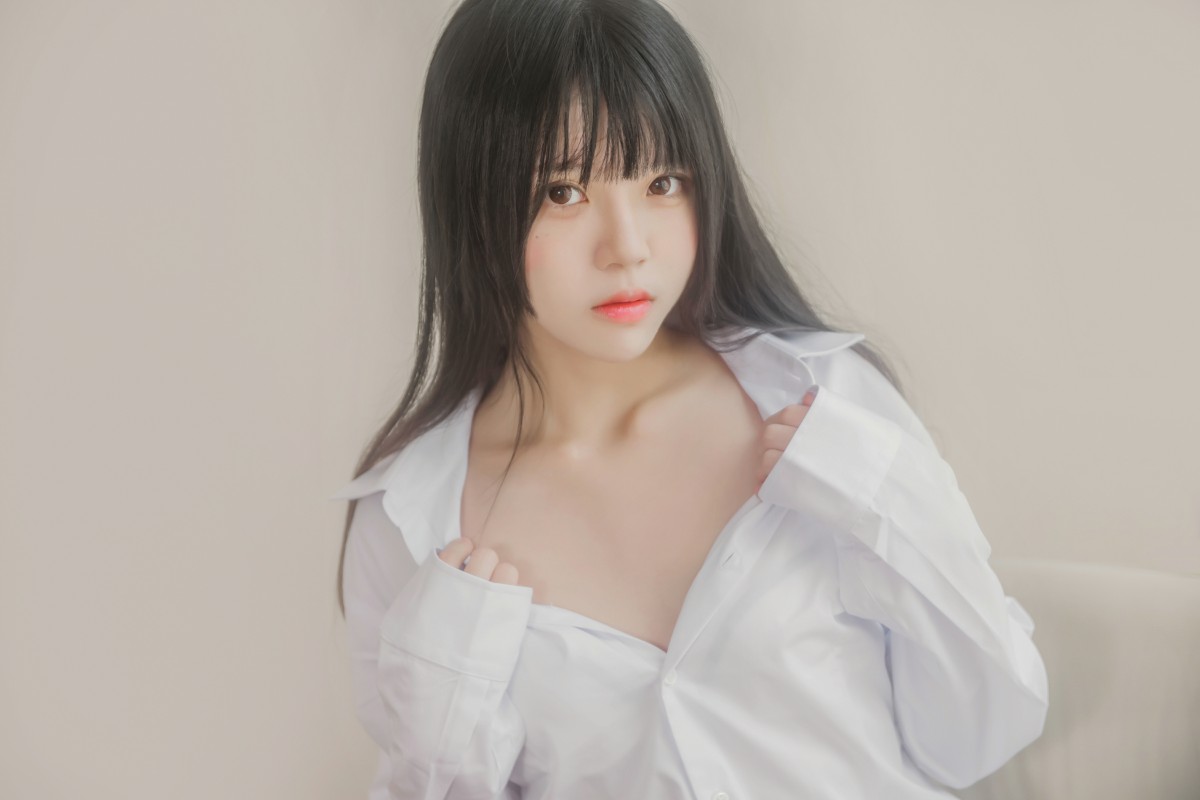 图片[2]-萝莉风COS 桜桃喵 – 白衬衫散发 – COSPLAY-小乔阁